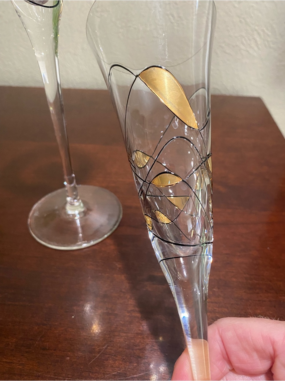 Set of 2, Antoni Barcelona Champagne Flutes featuring a Unique Abstract Design - Picture 5 of 6